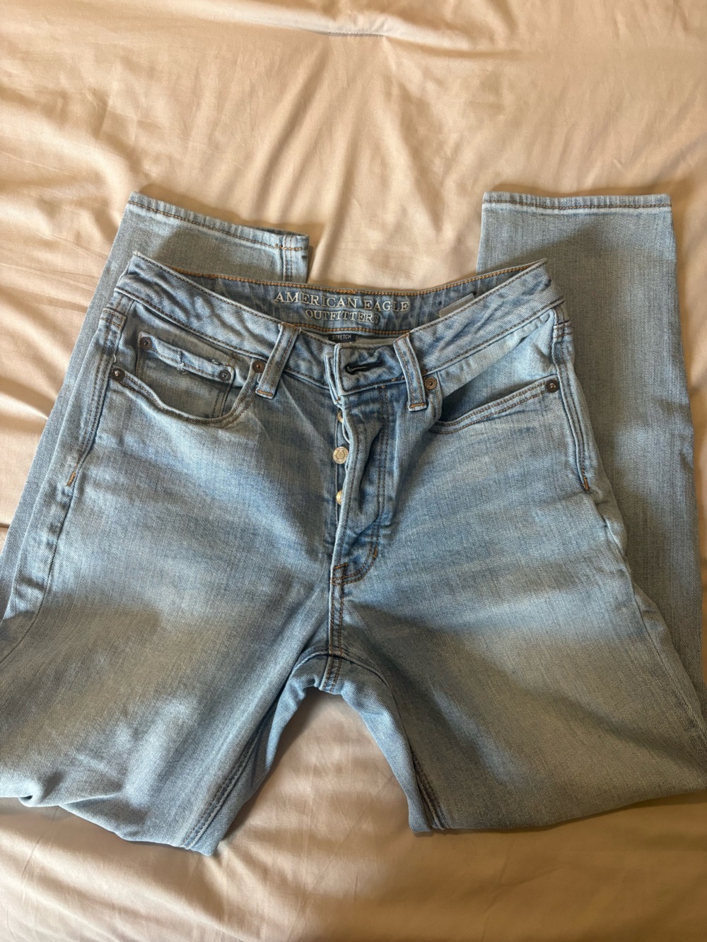 American Eagle Outfitters Light Wash High-Rise Straight Jeans - Picture 3 of 6